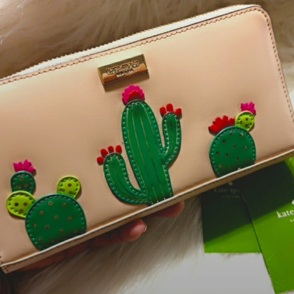kate spade Handbags - Kate Spade NWT Cactus Neda Collection Wallet Collectible
